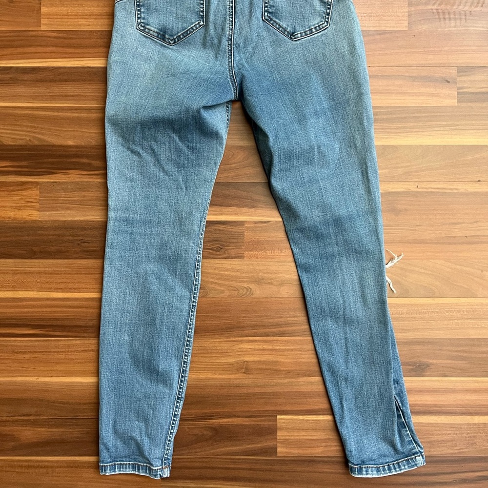 Woman’s NY & Company Jeans 👖 - Picture 5 of 11